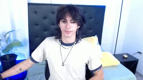 Snapshot of andreey50 chatting on 11-25-25, 01:44 Andrey online show from 11-25-25, 01:44