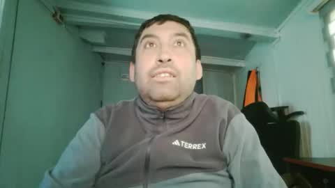 Snapshot of andresby0x chatting on 12-18-25, 02:23 andresby0x online show from 12-18-25, 02:23