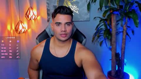 Snapshot of andresfiit chatting on 10-28-25, 02:15 Andres online show from 10-28-25, 02:15
