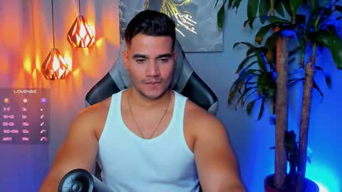 Snapshot of andresfiit chatting on 10-29-25, 02:14 Andres online show from 10-29-25, 02:14