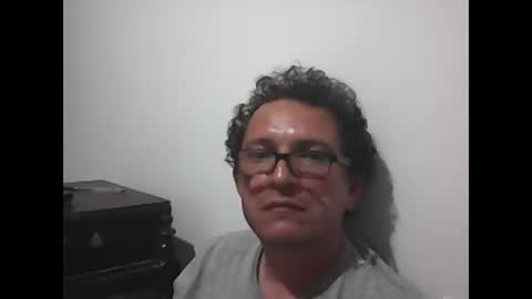 Snapshot of andresfloga chatting on 10-18-25, 04:59 andresfloga online show from 10-18-25, 04:59
