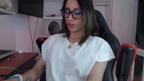 Isa  --------- online show from 11-12-25, 12:22