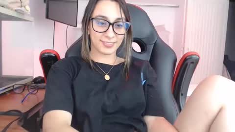 Isa  --------- online show from 11-17-25, 01:00