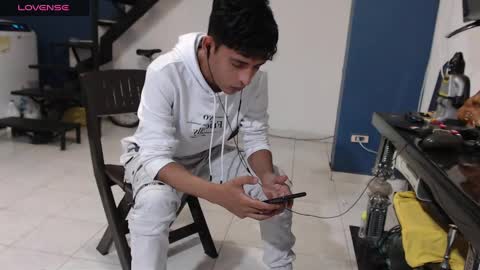 Snapshot of andressdean chatting on 12-07-24, 03:25 Andres Dean online show from 12-07-24, 03:25