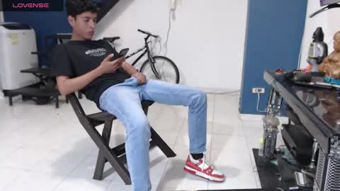 Snapshot of andressdean chatting on 12-16-24, 01:21 Andres Dean online show from 12-16-24, 01:21