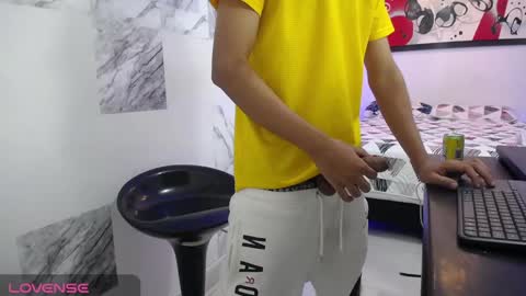 Snapshot of andressdean chatting on 01-17-25, 09:50 Andres Dean online show from 01-17-25, 09:50