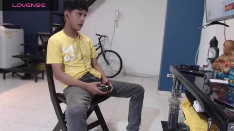 Snapshot of andressdean chatting on 01-19-25, 01:43 Andres Dean online show from 01-19-25, 01:43