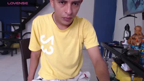 Snapshot of andressdean chatting on 01-19-25, 06:32 Andres Dean online show from 01-19-25, 06:32