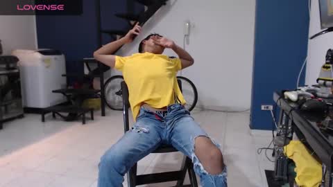 Snapshot of andressdean chatting on 01-30-25, 01:33 Andres Dean online show from 01-30-25, 01:33