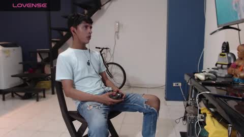 Snapshot of andressdean chatting on 02-01-25, 02:37 Andres Dean online show from 02-01-25, 02:37