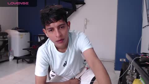 Snapshot of andressdean chatting on 02-04-25, 08:17 Andres Dean online show from 02-04-25, 08:17