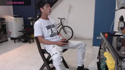 Snapshot of andressdean chatting on 02-08-25, 08:53 Andres Dean online show from 02-08-25, 08:53