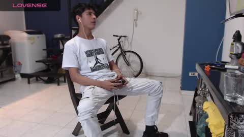 Snapshot of andressdean chatting on 02-08-25, 11:55 Andres Dean online show from 02-08-25, 11:55