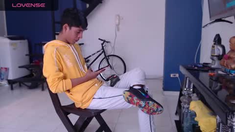 Snapshot of andressdean chatting on 02-10-25, 05:19 Andres Dean online show from 02-10-25, 05:19