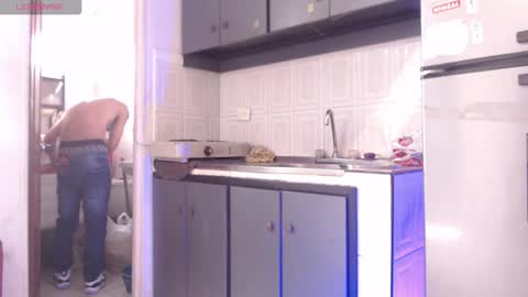 Snapshot of andressdean chatting on 10-07-25, 08:06 Andres Dean online show from 10-07-25, 08:06