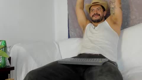 Snapshot of andressmith__ chatting on 06-14-26, 06:43 Andres online show from 06-14-26, 06:43