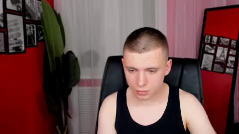 Snapshot of andrew_ellis chatting on 11-04-25, 04:06 Andrew online show from 11-04-25, 04:06