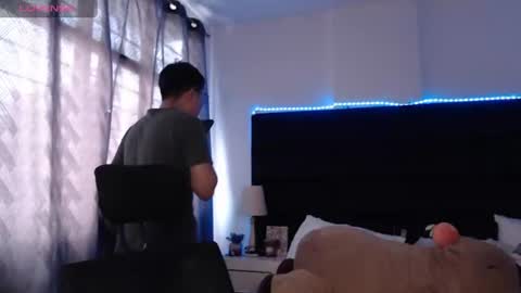 Snapshot of andrewmhilton_ chatting on 06-16-26, 06:43 andrewmhilton_ online show from 06-16-26, 06:43
