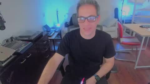 Snapshot of andy0pandi chatting on 09-10-25, 06:41 Andrew online show from 09-10-25, 06:41