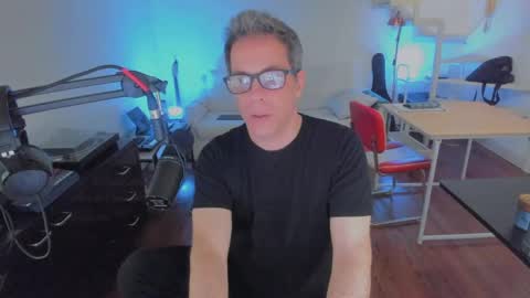 Snapshot of andy0pandi chatting on 09-19-25, 03:24 Andrew online show from 09-19-25, 03:24