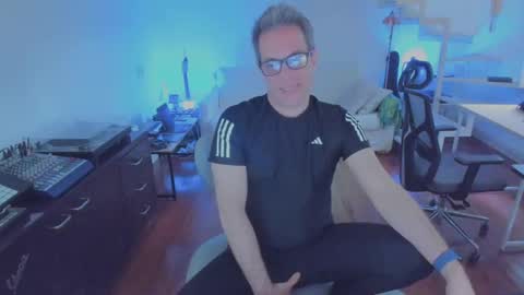 Snapshot of andy0pandi chatting on 11-06-25, 04:19 Andrew online show from 11-06-25, 04:19