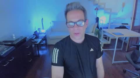 Snapshot of andy0pandi chatting on 11-13-25, 09:36 Andrew online show from 11-13-25, 09:36