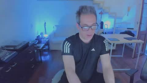 Snapshot of andy0pandi chatting on 11-14-25, 08:18 Andrew online show from 11-14-25, 08:18