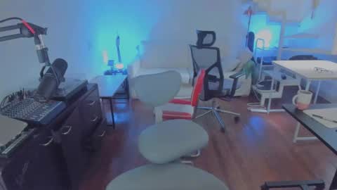 Snapshot of andy0pandi chatting on 12-02-25, 07:09 Andrew online show from 12-02-25, 07:09