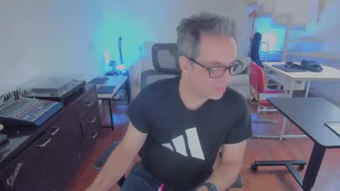 Snapshot of andy0pandi chatting on 12-17-25, 03:07 Andrew online show from 12-17-25, 03:07