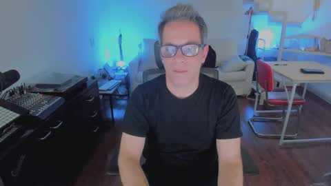 Snapshot of andy0pandi chatting on 12-21-25, 09:55 Andrew online show from 12-21-25, 09:55