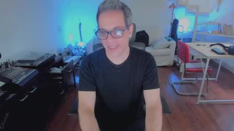 Snapshot of andy0pandi chatting on 12-22-25, 07:33 Andrew online show from 12-22-25, 07:33