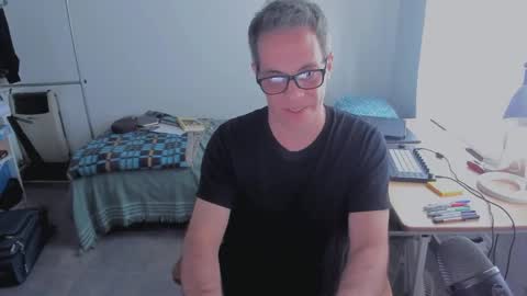 Snapshot of andy0pandi chatting on 01-09-26, 07:37 Andrew online show from 01-09-26, 07:37