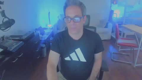 Snapshot of andy0pandi chatting on 02-06-26, 11:57 Andrew online show from 02-06-26, 11:57