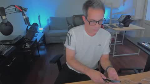 Snapshot of andy0pandi chatting on 03-06-26, 08:38 Andrew online show from 03-06-26, 08:38