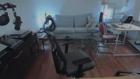 Snapshot of andy0pandi chatting on 03-07-26, 12:02 Andrew online show from 03-07-26, 12:02