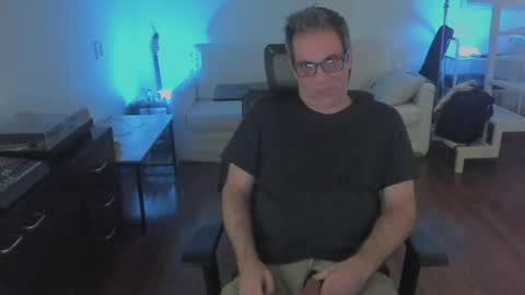 Snapshot of andy0pandi chatting on 04-10-26, 08:19 Andrew online show from 04-10-26, 08:19