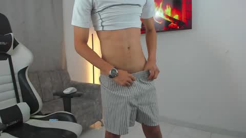 andy_bigcock01 online show from 12-18-24, 03:58