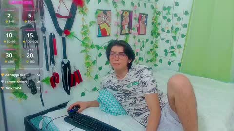 Snapshot of andy_gray01 chatting on 02-05-25, 06:04 Andy Gray online show from 02-05-25, 06:04