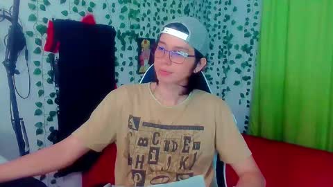 Snapshot of andy_gray01 chatting on 09-28-25, 04:45 Andy Gray online show from 09-28-25, 04:45