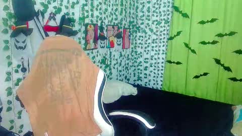 Snapshot of andy_gray01 chatting on 11-19-25, 05:02 Andy Gray online show from 11-19-25, 05:02