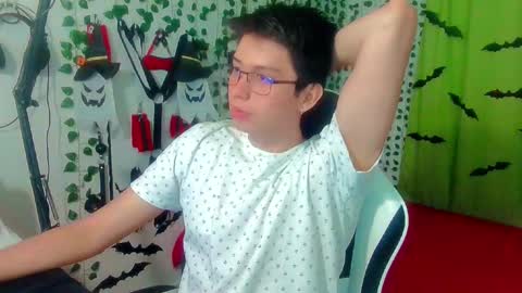 Snapshot of andy_gray01 chatting on 11-23-25, 12:05 Andy Gray online show from 11-23-25, 12:05