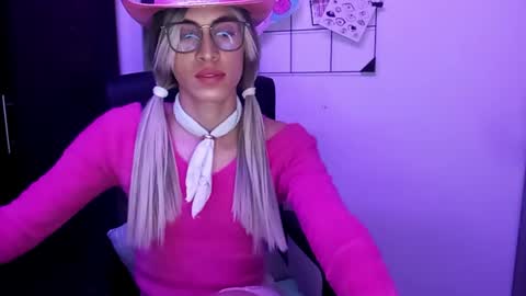 Snapshot of andy_vander chatting on 10-31-25, 11:17 Andy van der Rose online show from 10-31-25, 11:17