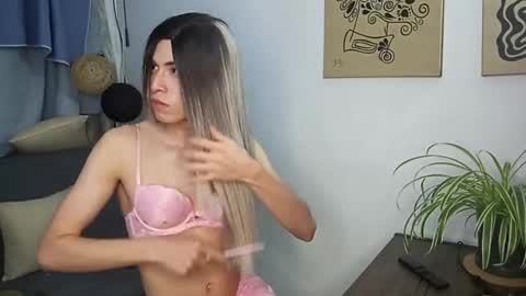 Snapshot of andy_vander chatting on 11-09-25, 11:47 Andy van der Rose online show from 11-09-25, 11:47