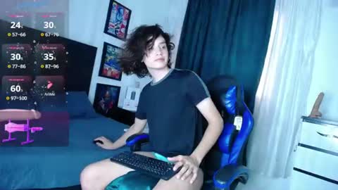 Snapshot of andyboy_19 chatting on 07-07-26, 11:09 andy online show from 07-07-26, 11:09