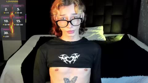 Snapshot of andywiills chatting on 11-28-25, 10:01 Andy online show from 11-28-25, 10:01