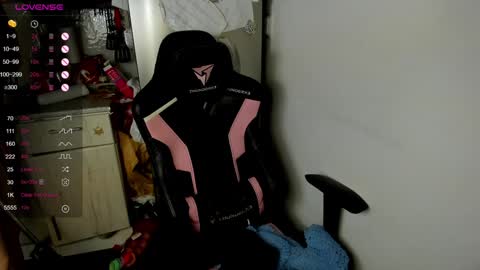 Snapshot of angel7you chatting on 01-29-25, 12:02 Eva online show from 01-29-25, 12:02