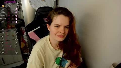 Snapshot of angel7you chatting on 02-11-25, 09:56 Eva online show from 02-11-25, 09:56