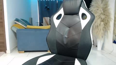 Angel Curl online show from 04-16-26, 09:39