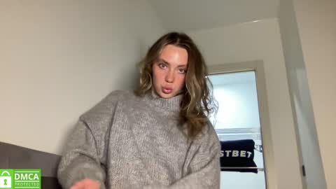 Snapshot of angel_from_sky chatting on 01-12-25, 01:37 Greetings  Jess online show from 01-12-25, 01:37