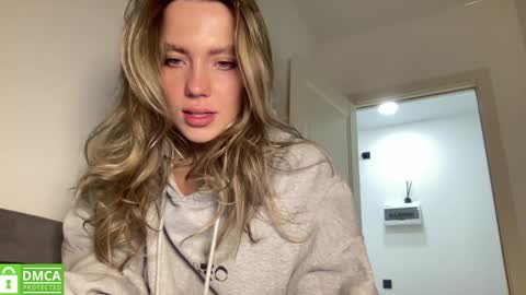 Snapshot of angel_from_sky chatting on 01-13-25, 10:14 Greetings  Jess online show from 01-13-25, 10:14